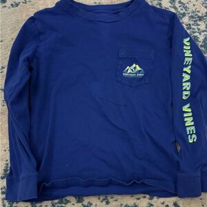 Vineyard vines size 6 boys blue long sleeve whale pocket tee